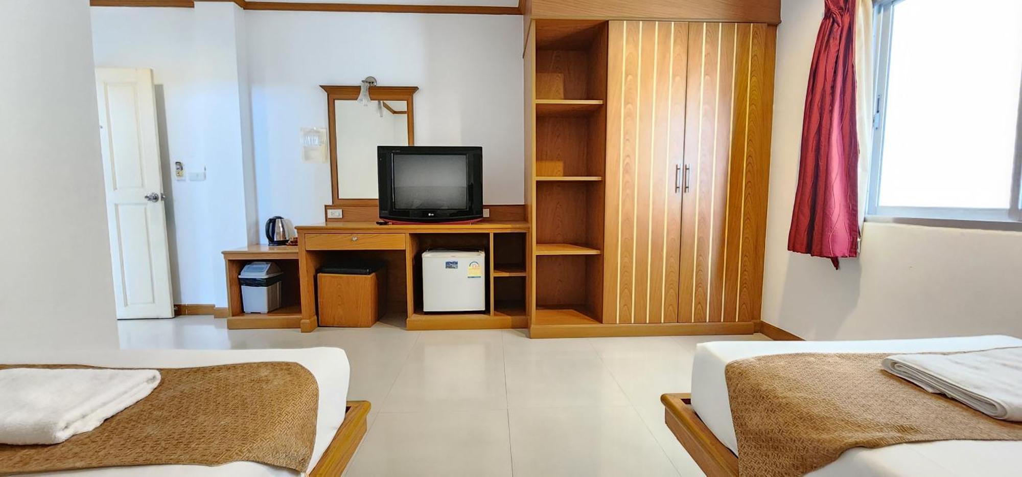Eden Park Hotel Patong Exterior foto